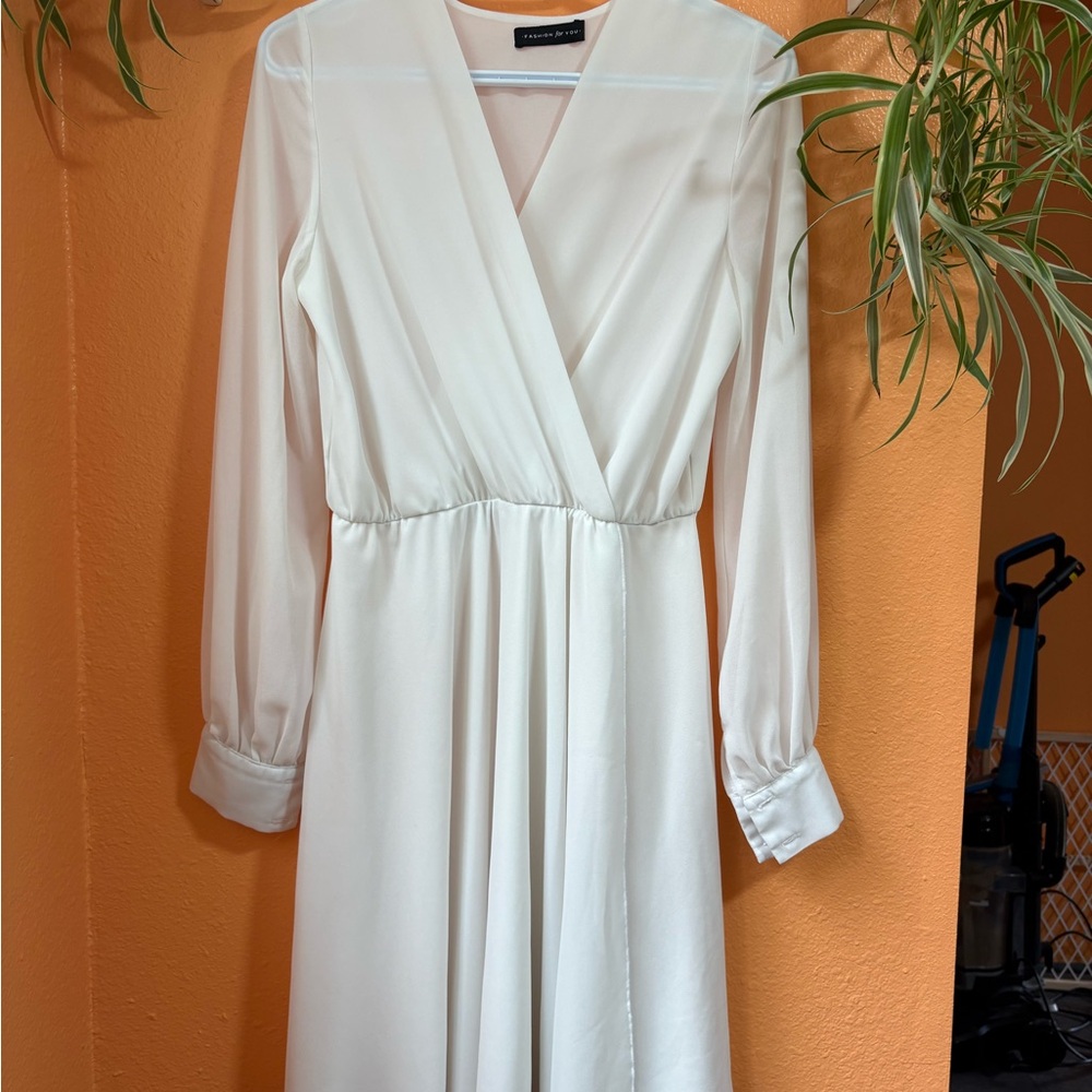 Elegant white Long Sleeve Dress